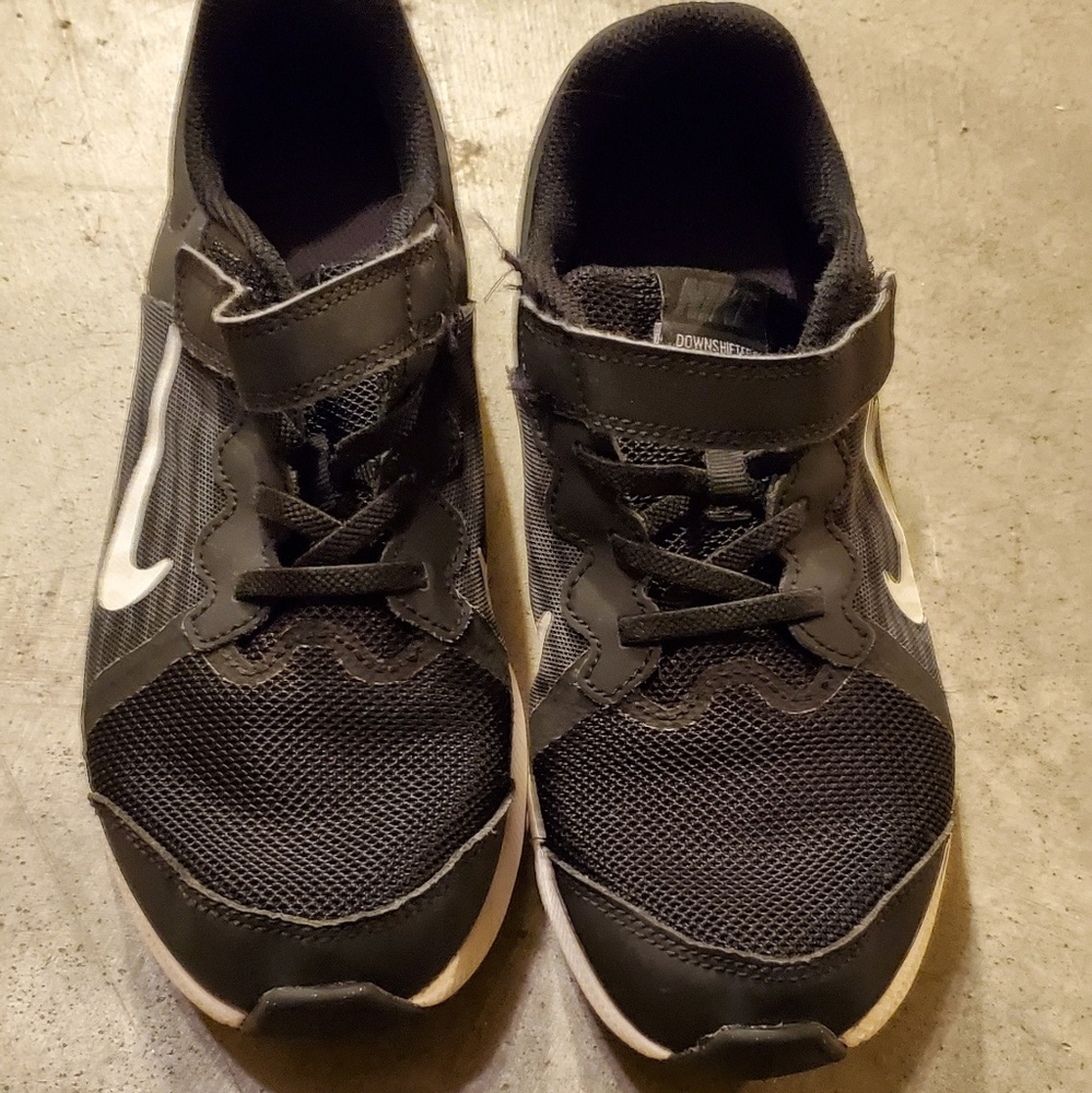 Nike downshifted 8 2.5Y